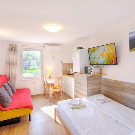New Studio With Aircon & Free Parking Ljubljana Bagian luar foto